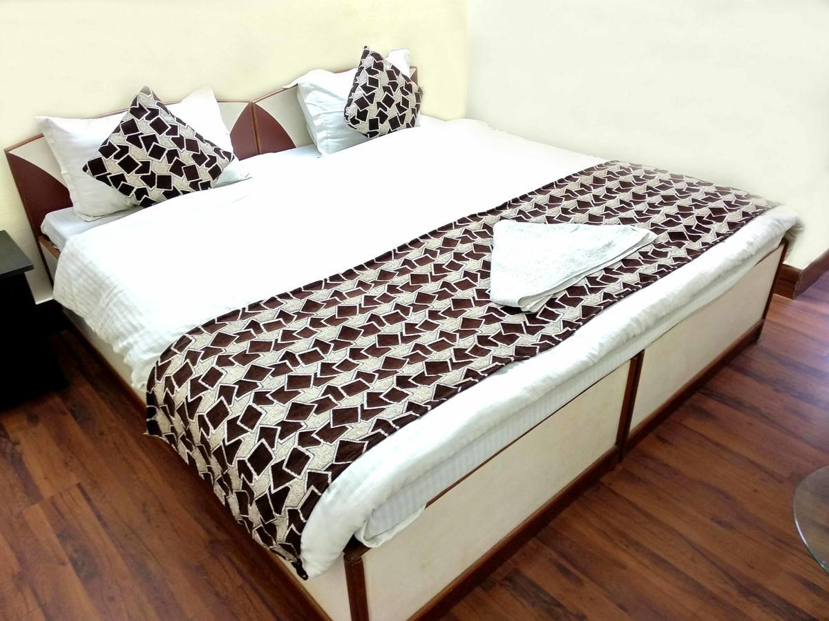 Hotel Ishwar Palace Jaipur Bagian luar foto