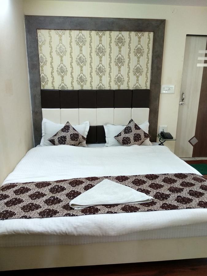 Hotel Ishwar Palace Jaipur Bagian luar foto